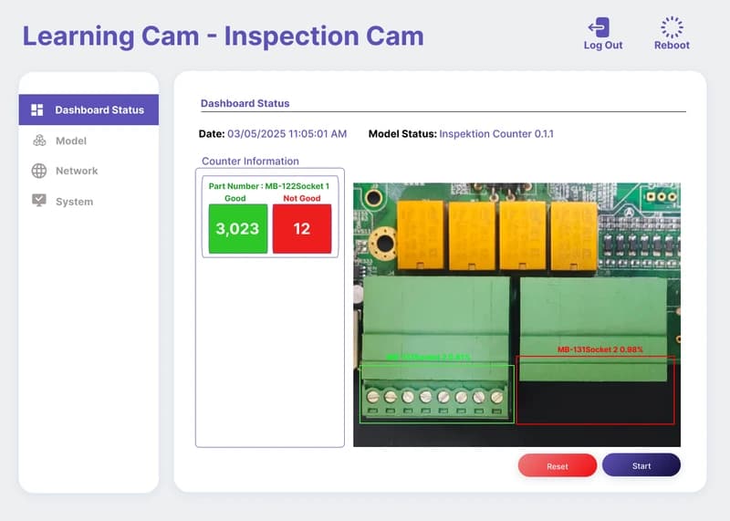 หน้าจอ Inspection Cam แสดงกรอบตรวจสีเขียวและแดงบนขั้วต่อแผงวงจร