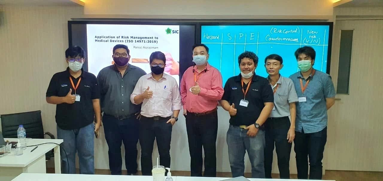 Peserta mempelajari manajemen risiko perangkat medis